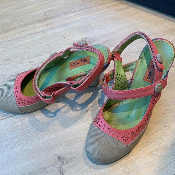 ๐ฆ Miz Mooz Mary Janes w die-cut florals+corduroy - Picture 5 of 10